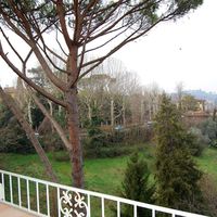 Villa in the big city, in the suburbs in Italy, Florence, 820 sq.m.