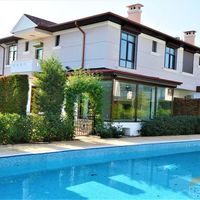 Villa in the big city, in the mountains, at the spa resort, in the suburbs, at the seaside in Turkey, Antalya, 400 sq.m.