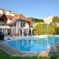 Villa in France, Cannes, 220 sq.m.