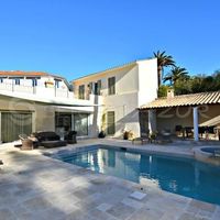 Villa at the seaside in France, Antibes, 320 sq.m.