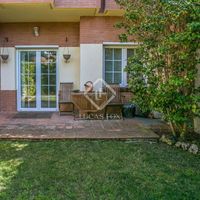 Вилла в большом городе в Испании, Каталония, Сан-Андрес-де-Льеванерас, 372 кв.м.