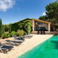 Villa in the big city, in the mountains, at the seaside in Spain, Catalunya, Sitges, 660 sq.m.