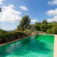 Villa in the big city, in the mountains, at the seaside in Spain, Catalunya, Sitges, 660 sq.m.