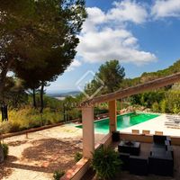 Villa in the big city, in the mountains, at the seaside in Spain, Catalunya, Sitges, 660 sq.m.