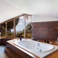 Villa in the big city, in the mountains, at the seaside in Spain, Catalunya, Sitges, 660 sq.m.