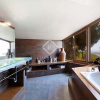 Villa in the big city, in the mountains, at the seaside in Spain, Catalunya, Sitges, 660 sq.m.
