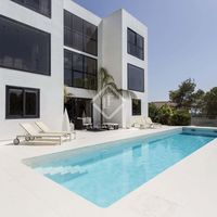 Villa in the big city, in the mountains, at the seaside in Spain, Catalunya, Sitges, 400 sq.m.