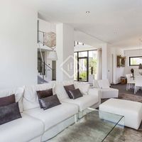 Villa in the big city, in the mountains, at the seaside in Spain, Catalunya, Sitges, 400 sq.m.