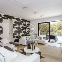 Villa in the big city, in the mountains, at the seaside in Spain, Catalunya, Sitges, 400 sq.m.