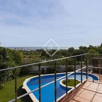 Villa in the big city, in the mountains, at the seaside in Spain, Catalunya, Sitges, 594 sq.m.