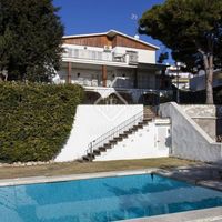 Villa in the big city, at the seaside in Spain, Catalunya, Sitges, 227 sq.m.