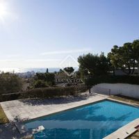 Villa in the big city, at the seaside in Spain, Catalunya, Sitges, 227 sq.m.