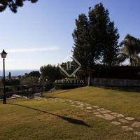 Villa in the big city, at the seaside in Spain, Catalunya, Sitges, 227 sq.m.