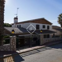 Villa in the big city, at the seaside in Spain, Catalunya, Sitges, 227 sq.m.