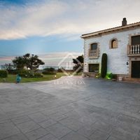 Villa by the lake, at the seaside in Spain, Catalunya, Sant Andreu de Llavaneres, 588 sq.m.