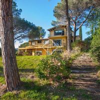 Villa in the mountains, at the seaside in Spain, Catalunya, Sant Andreu de Llavaneres, 780 sq.m.