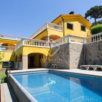 Villa in the mountains, at the seaside in Spain, Catalunya, Barcelona, 750 sq.m.