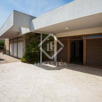 Вилла в горах в Испании, Каталония, Барселона, 950 кв.м.