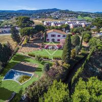 Villa by the lake, at the seaside in Spain, Catalunya, Sant Andreu de Llavaneres, 580 sq.m.