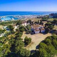 Villa by the lake, at the seaside in Spain, Catalunya, Sant Andreu de Llavaneres, 580 sq.m.