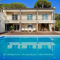 Villa in the mountains, at the seaside in Spain, Catalunya, Barcelona, 629 sq.m.