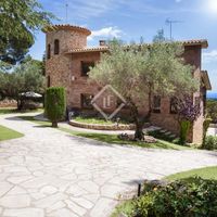 Villa in the mountains in Spain, Catalunya, Sant Andreu de Llavaneres, 468 sq.m.