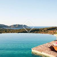 Вилла в большом городе, в горах, у озера, у моря в Испании, Балеарские Острова, Ибица, 400 кв.м.