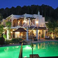 Вилла в большом городе, в горах, у озера, у моря в Испании, Балеарские Острова, Ибица, 400 кв.м.