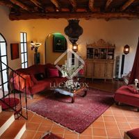 Вилла в большом городе, в горах, у озера, у моря в Испании, Балеарские Острова, Ибица, 400 кв.м.