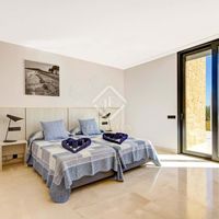 Вилла в большом городе, в горах, у озера, у моря в Испании, Балеарские Острова, Ибица, 895 кв.м.