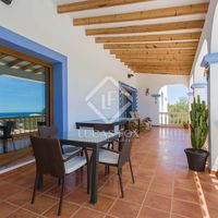 Вилла в большом городе, в горах, у озера, у моря в Испании, Балеарские Острова, Ибица, 648 кв.м.