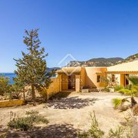 Вилла у озера, у моря в Испании, Балеарские Острова, Ибица, 257 кв.м.