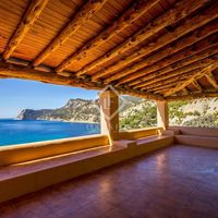 Вилла у озера, у моря в Испании, Балеарские Острова, Ибица, 257 кв.м.