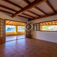 Вилла у озера, у моря в Испании, Балеарские Острова, Ибица, 257 кв.м.