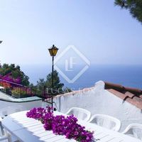 Villa at the seaside in Spain, Catalunya, Girona, 288 sq.m.