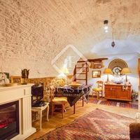 Villa in Spain, Catalunya, Girona, 865 sq.m.