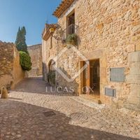 Villa in Spain, Catalunya, Girona, 237 sq.m.