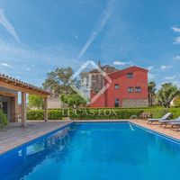 Вилла в горах в Испании, Каталония, Жирона, 990 кв.м.