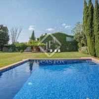 Villa in Spain, Catalunya, Girona, 882 sq.m.