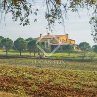 Villa in Spain, Catalunya, Girona, 670 sq.m.
