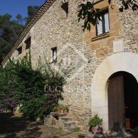 Элитная недвижимость в Испании, Каталония, Жирона, 2000 кв.м.