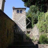 Элитная недвижимость в Испании, Каталония, Жирона, 2000 кв.м.