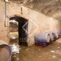 Villa in Spain, Catalunya, Girona, 790 sq.m.