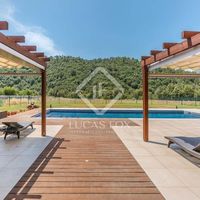 Дом в горах в Испании, Каталония, Жирона, 1790 кв.м.