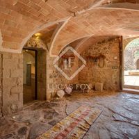 Дом в горах в Испании, Каталония, Жирона, 1790 кв.м.