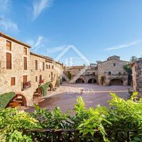 Villa in Spain, Catalunya, Girona, 720 sq.m.