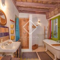 Villa in Spain, Catalunya, Girona, 789 sq.m.