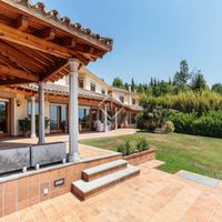 Вилла в горах, у озера в Испании, Каталония, Жирона, 868 кв.м.