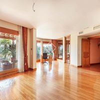 Вилла в горах, у озера в Испании, Каталония, Жирона, 868 кв.м.