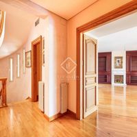 Вилла в горах, у озера в Испании, Каталония, Жирона, 868 кв.м.